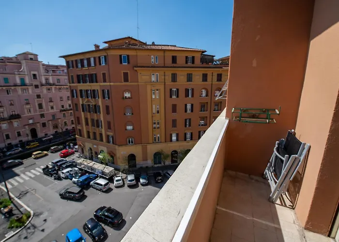 Piazza Carracci Apartment *