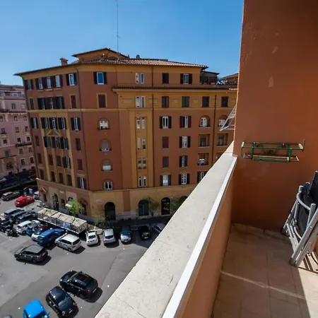 Piazza Carracci Apartament *