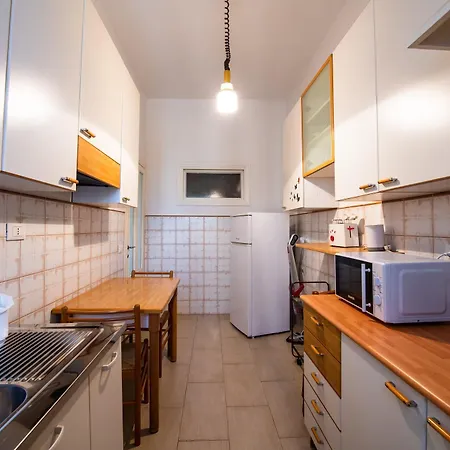 Piazza Carracci Apartament *