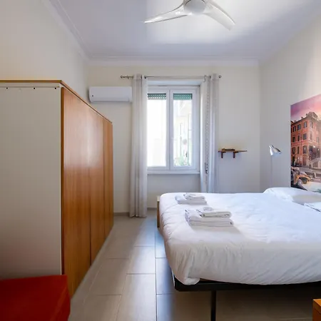 Apartament Piazza Carracci