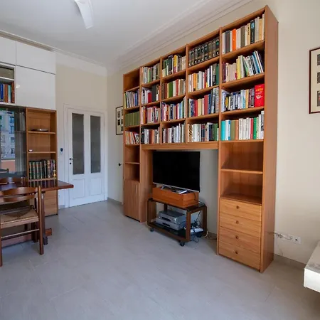 Apartment Piazza Carracci Rome